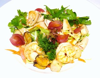 Menu55 - Салат с морепродуктами 
240 гр